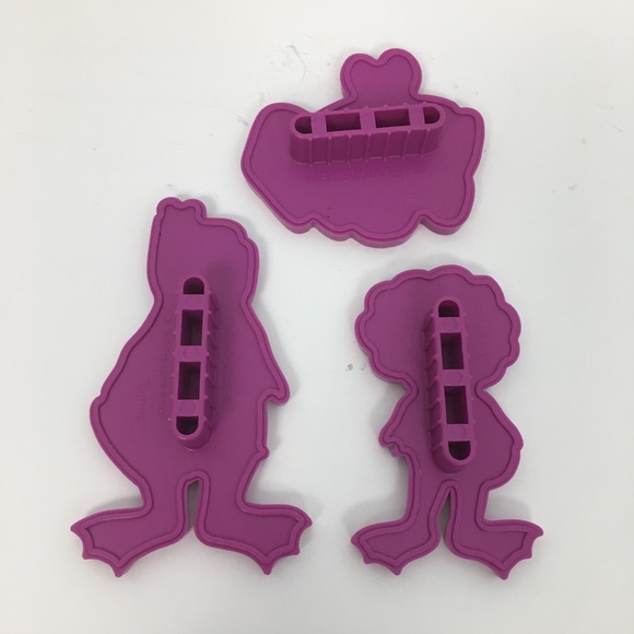 Vintage 1993 Lyons Barney by the Sea Purple Plastic Dinosaur Cookie Cutters - Picture 2 of 5